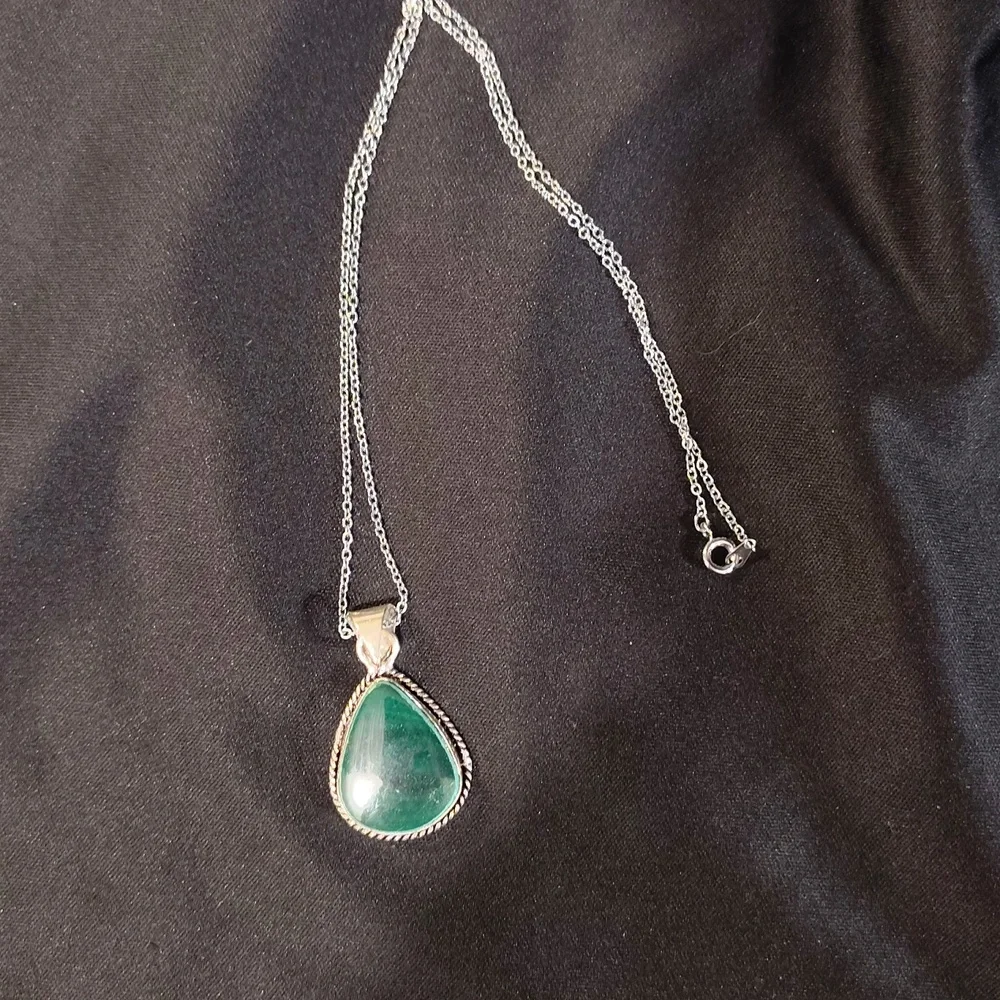 Malachite Pendant Necklace - Picture 3 of 5